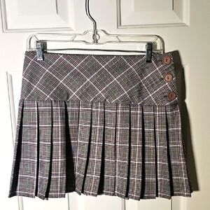Plaid Pleated Skirt with Button Detail. By STREET CODE. Size 3 Made In‎ USA.